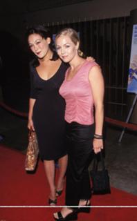 Jennie Garth feet photo thumbnail
