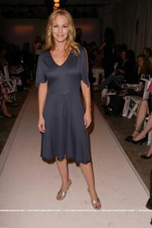 Jennie Garth feet photo thumbnail