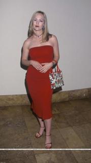 Jennie Garth feet photo thumbnail