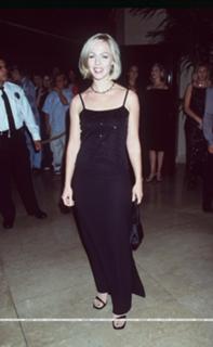 Jennie Garth feet photo thumbnail