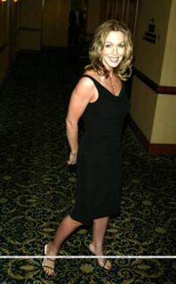 Jennie Garth feet photo thumbnail