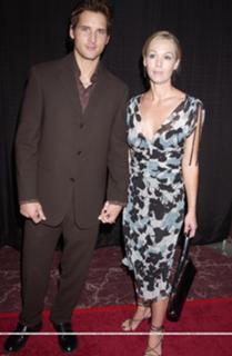 Jennie Garth feet photo thumbnail