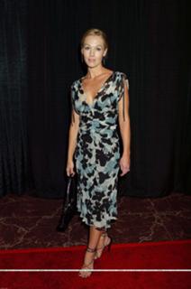 Jennie Garth feet photo thumbnail
