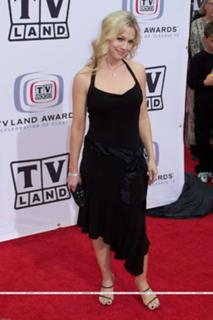 Jennie Garth feet photo thumbnail