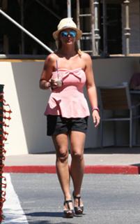 Britney Spears feet photo thumbnail