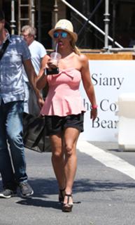 Britney Spears feet photo thumbnail