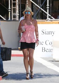 Britney Spears feet photo thumbnail