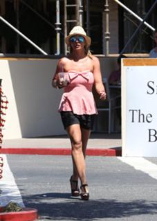 Britney Spears feet photo thumbnail