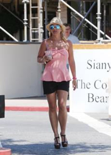 Britney Spears feet photo thumbnail