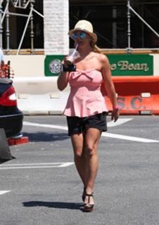 Britney Spears feet photo thumbnail
