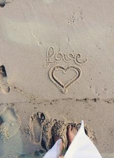 Bruna Marquezine feet photo thumbnail