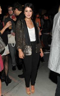 Shenae Grimes-Beech feet photo thumbnail