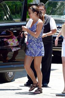 Lea Michele feet photo thumbnail