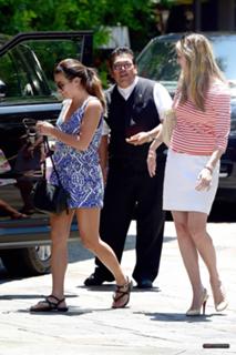 Lea Michele feet photo thumbnail