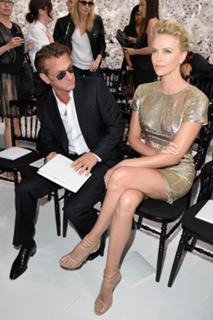Charlize Theron feet photo thumbnail