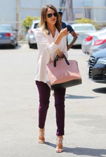 Jessica Alba feet photo thumbnail