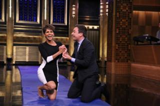 Halle Berry feet photo thumbnail