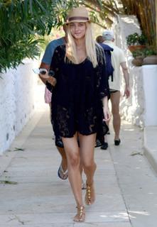 Doukissa Nomikou feet photo thumbnail