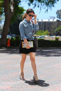 Rachel Bilson feet photo thumbnail