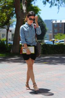 Rachel Bilson feet photo thumbnail
