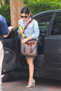 Rachel Bilson feet photo thumbnail