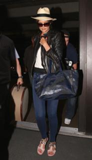 Katie Holmes feet photo thumbnail