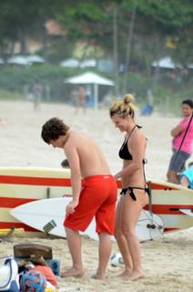 Carolina Dieckmann feet photo thumbnail