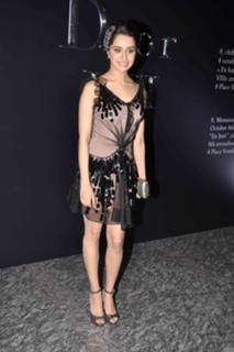 Shraddha Kapoor feet photo thumbnail