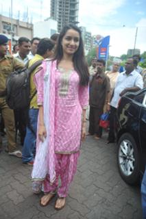Shraddha Kapoor feet photo thumbnail