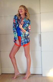 Alessia Marcuzzi feet photo thumbnail
