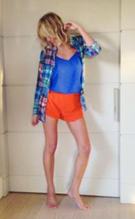 Alessia Marcuzzi feet photo thumbnail