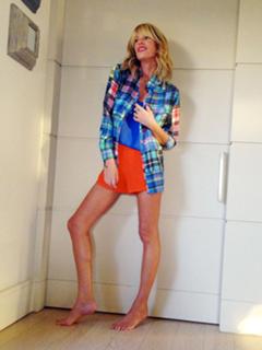 Alessia Marcuzzi feet photo thumbnail