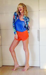 Alessia Marcuzzi feet photo thumbnail