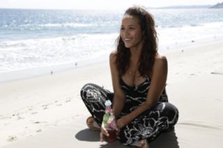 Dania Ramirez feet photo thumbnail