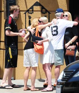Kirsten Dunst feet photo thumbnail