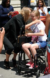 Taylor Swift feet photo thumbnail