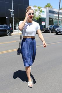 Katharine McPhee feet photo thumbnail