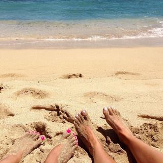 Shay Mitchell feet photo thumbnail