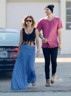 Vanessa Hudgens feet photo thumbnail