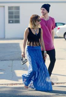 Vanessa Hudgens feet photo thumbnail