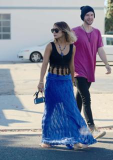 Vanessa Hudgens feet photo thumbnail