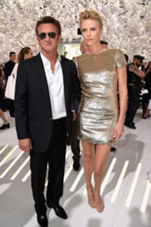 Charlize Theron feet photo thumbnail