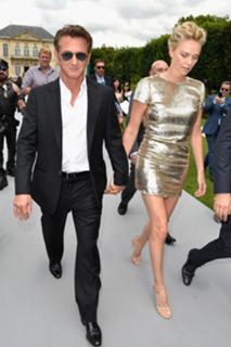 Charlize Theron feet photo thumbnail