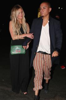 Ashlee Simpson feet photo thumbnail