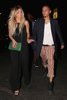 Ashlee Simpson feet photo thumbnail
