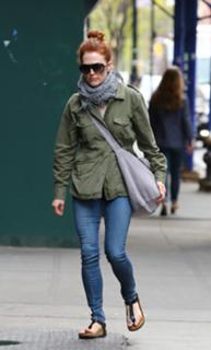 Julianne Moore feet photo thumbnail