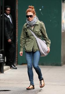 Julianne Moore feet photo thumbnail