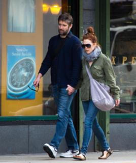 Julianne Moore feet photo thumbnail