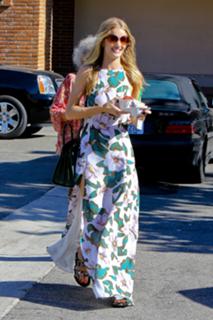 Rosie Huntington-Whiteley feet photo thumbnail