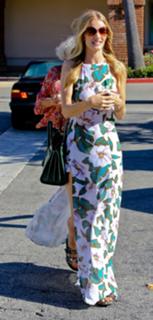 Rosie Huntington-Whiteley feet photo thumbnail